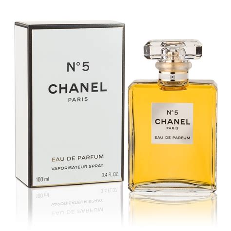 chanel no 5 kadın.